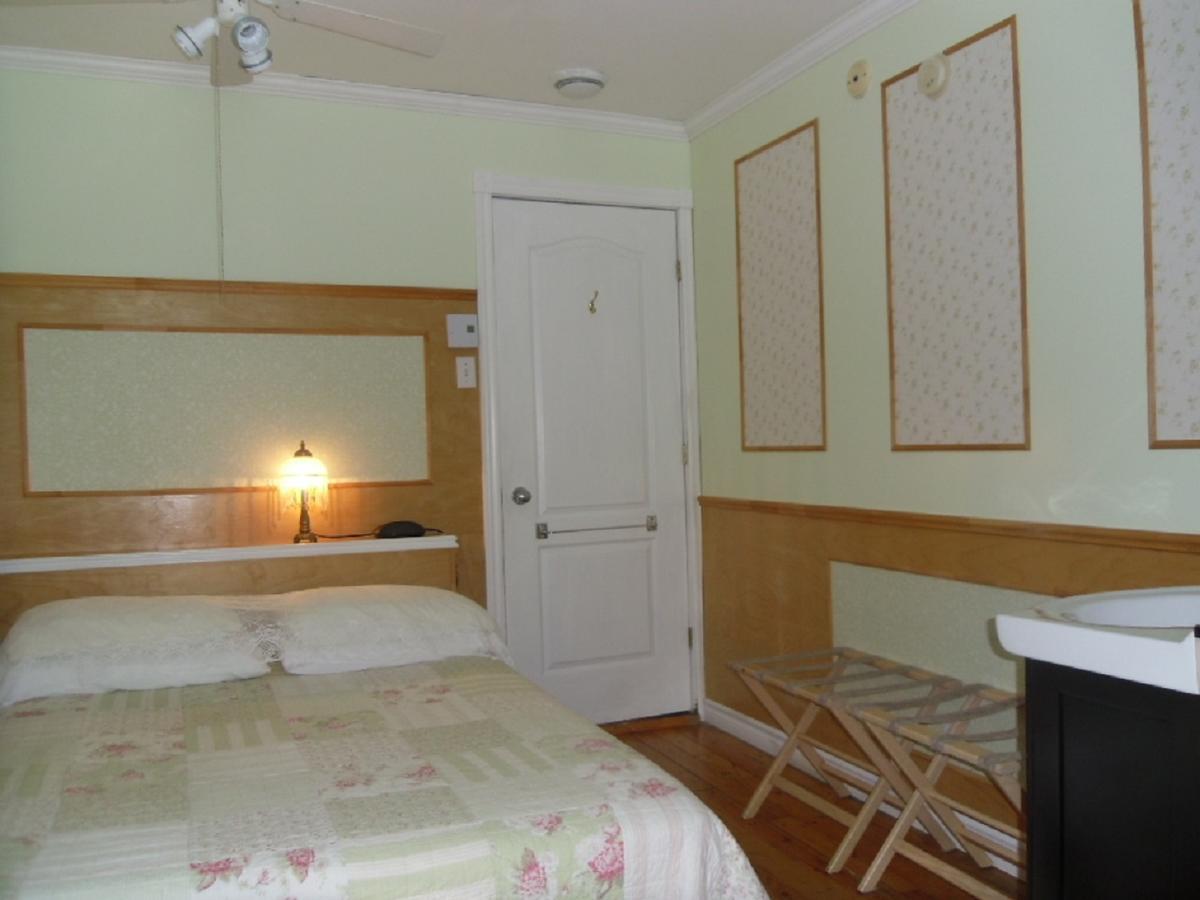 Auberge des Cévennes LʼAnse-Saint-Jean Esterno foto